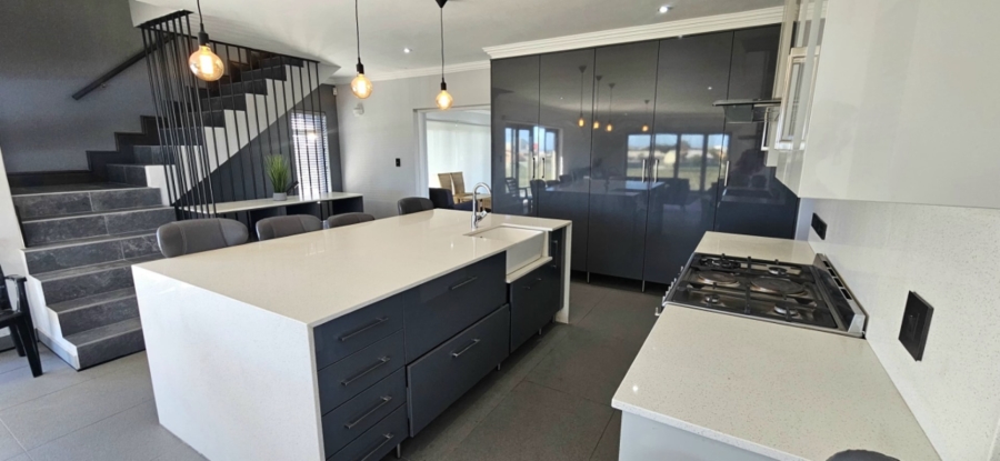 7 Bedroom Property for Sale in Gansbaai Central Western Cape